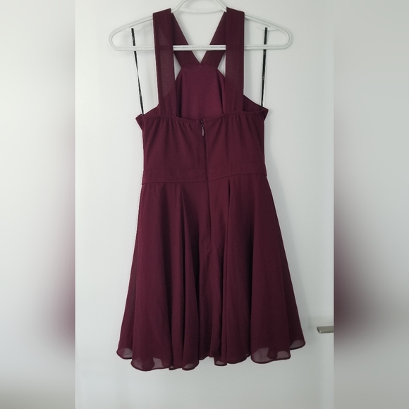 Short burgundy dress from Lulus- size xs - Picture 2 of 3